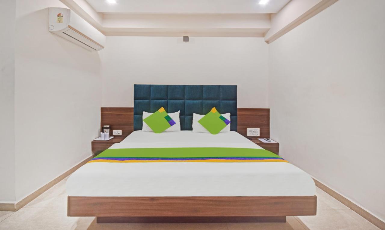 Hotel Luxura, Ahmedabad Exterior foto