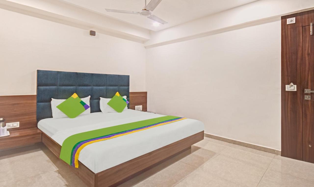 Hotel Luxura, Ahmedabad Exterior foto