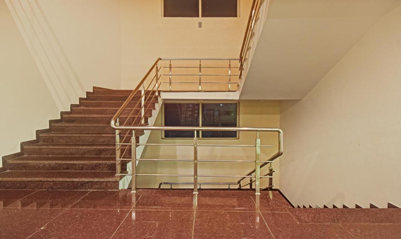 Hotel Luxura, Ahmedabad Exterior foto